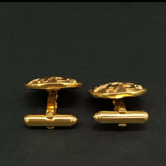 Chanel 24 carat Gold Plated Vintage Horse Motif Cuff Links with box - Picture 5 of 9